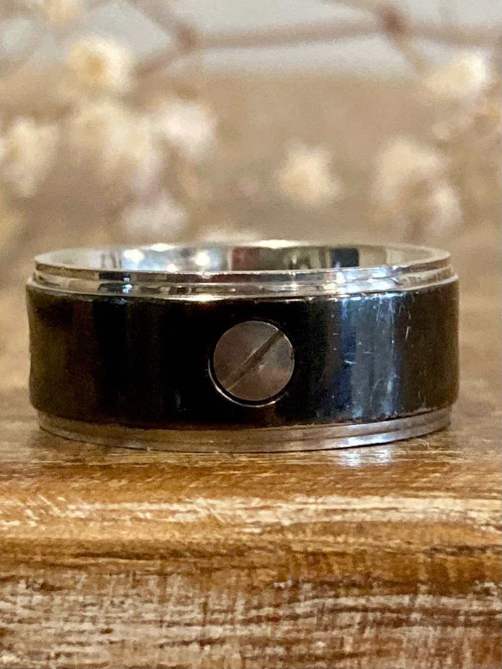 Aldo Black and Silver Screw Accent Men's Ring Size 8.5 - Picture 4 of 13